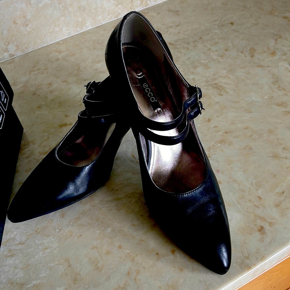 Ladies Black Pump